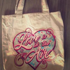 Color changing tote bag